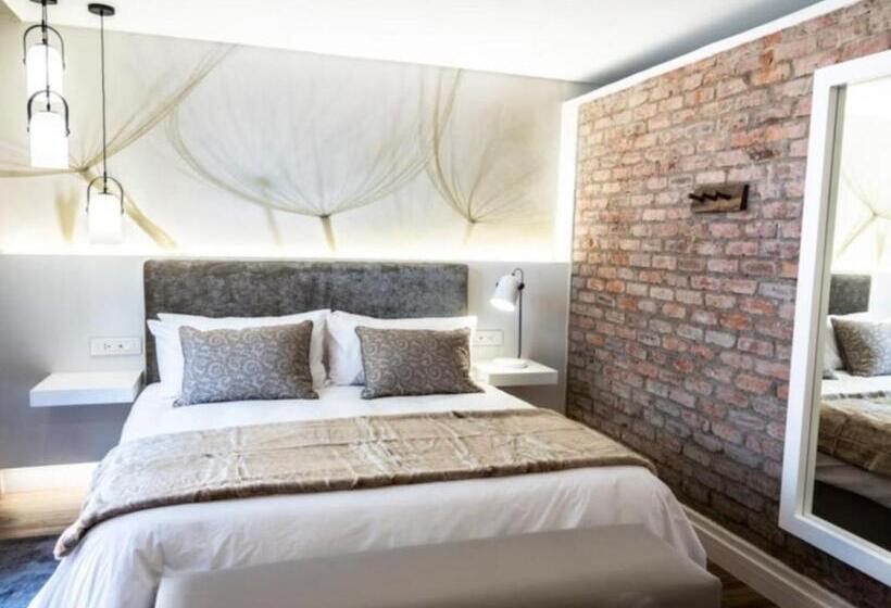 اتاق خانوادگی, The Windhoek Luxury Suites