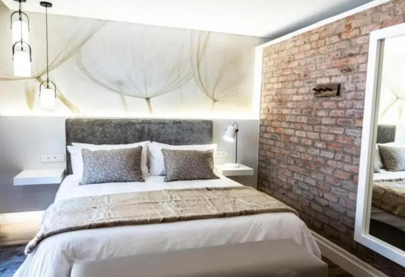 اتاق خانوادگی, The Windhoek Luxury Suites