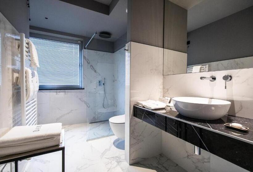 اتاق لوکس با تخت بزرگ, Dam Boutique Hotel & Restaurant