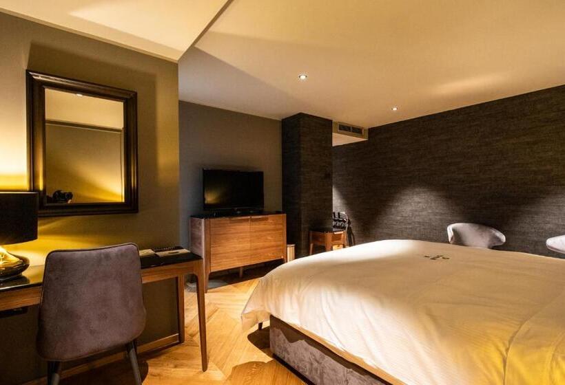 اتاق لوکس با تخت بزرگ, Dam Boutique Hotel & Restaurant