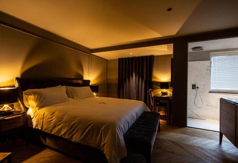 اتاق لوکس با تخت بزرگ, Dam Boutique Hotel & Restaurant