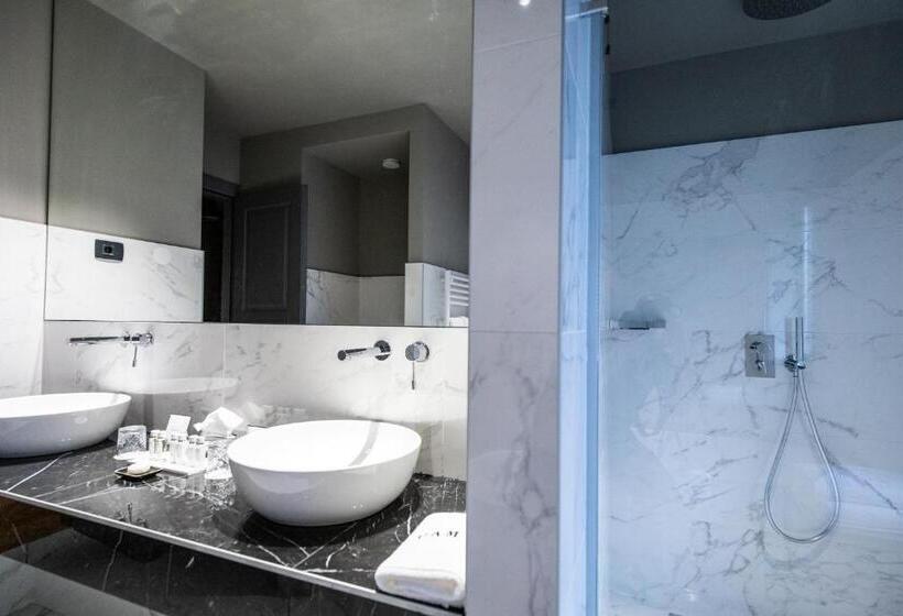 سوییت جونیور لوکس, Dam Boutique Hotel & Restaurant