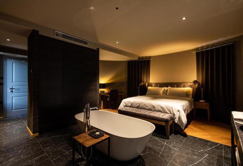 سوییت, Dam Boutique Hotel & Restaurant