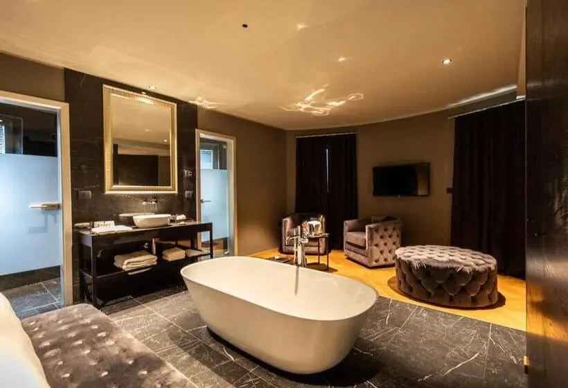 سوییت, Dam Boutique Hotel & Restaurant