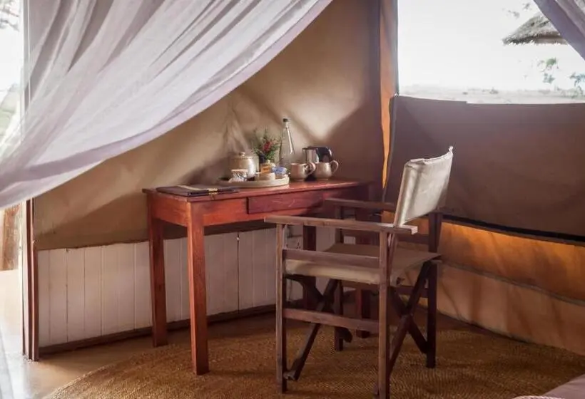 デラックストリプルルーム, Karatu Tented Lodge