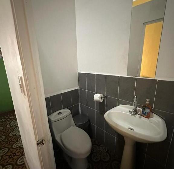 اتاق استاندارد با بالکن, Hostal Velvet Plaza