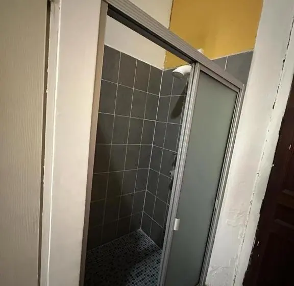 اتاق استاندارد با بالکن, Hostal Velvet Plaza