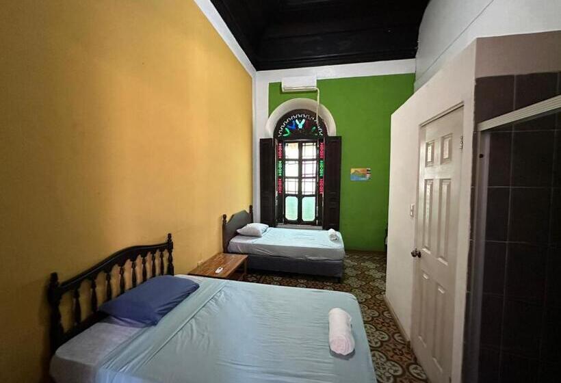 اتاق استاندارد با بالکن, Hostal Velvet Plaza