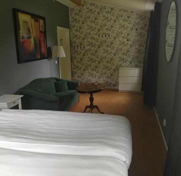 غرفة قياسية ثلاثية حمام مشترك, Sjugare Gård Bed & Breakfast