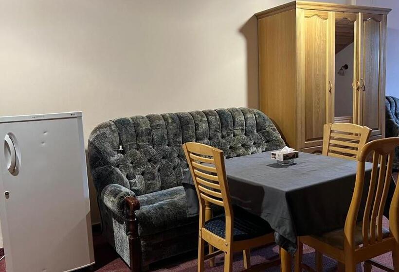 Family Room, Argishti