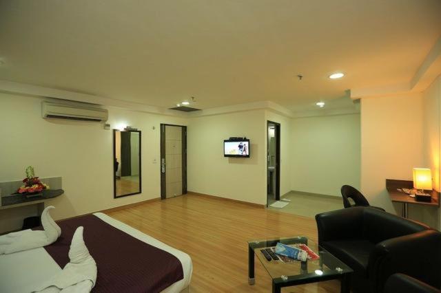 スーペリアールーム, Hyphen Business