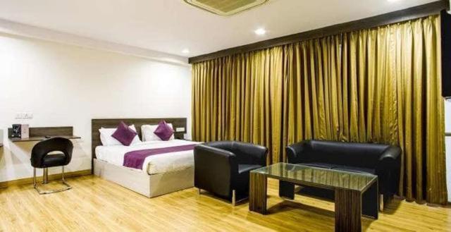 スーペリアールーム, Hyphen Business