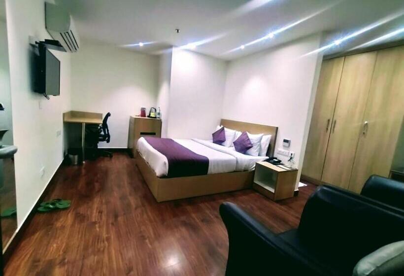 スーペリアールーム, Hyphen Business