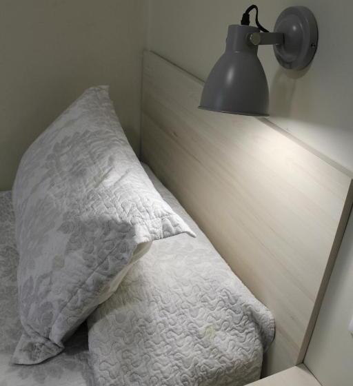 单人经济间, Hostal La Romànica