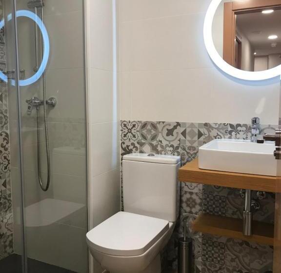 单人经济间, Hostal La Romànica