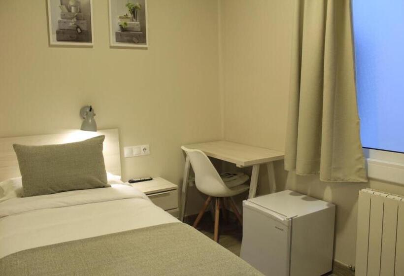 单人经济间, Hostal La Romànica