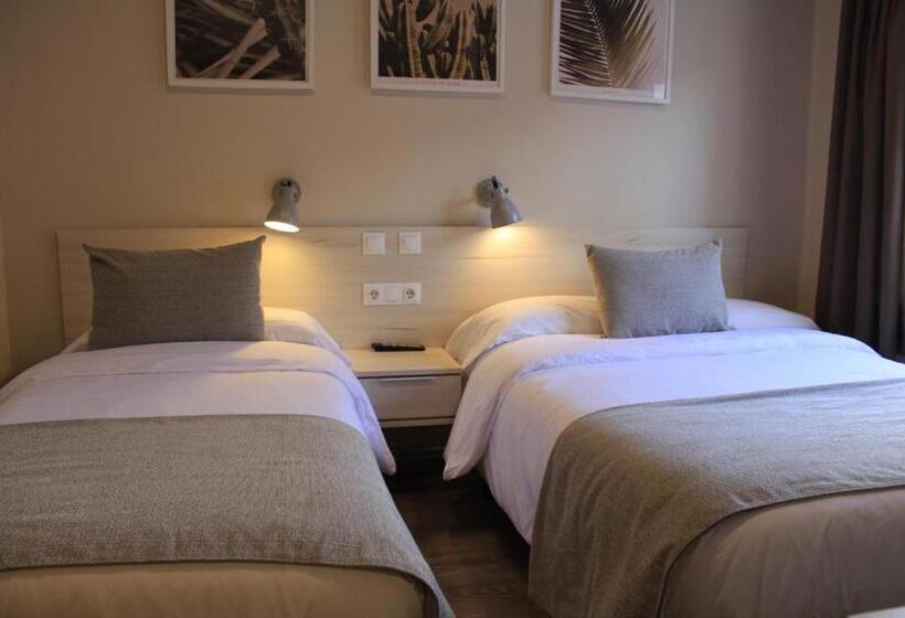 标准间, Hostal La Romànica