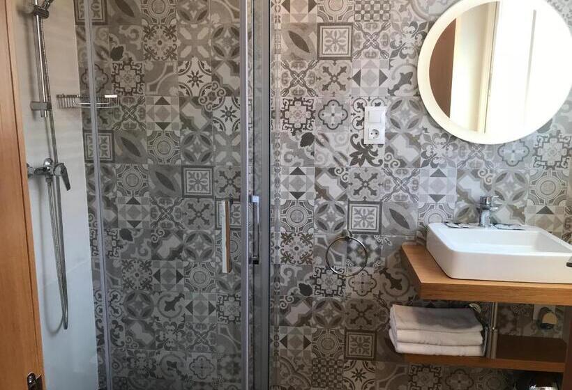 标准间, Hostal La Romànica