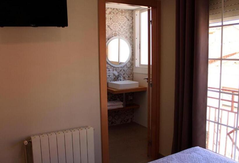 标准间, Hostal La Romànica