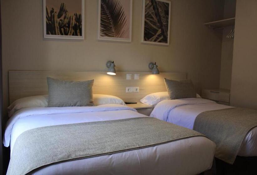 标准间, Hostal La Romànica