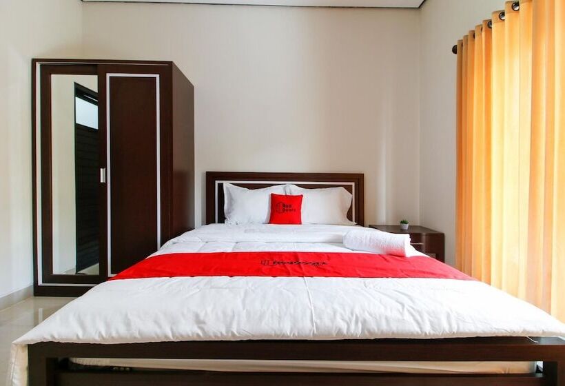 Номер Deluxe, Reddoorz @ Jalan Palagan