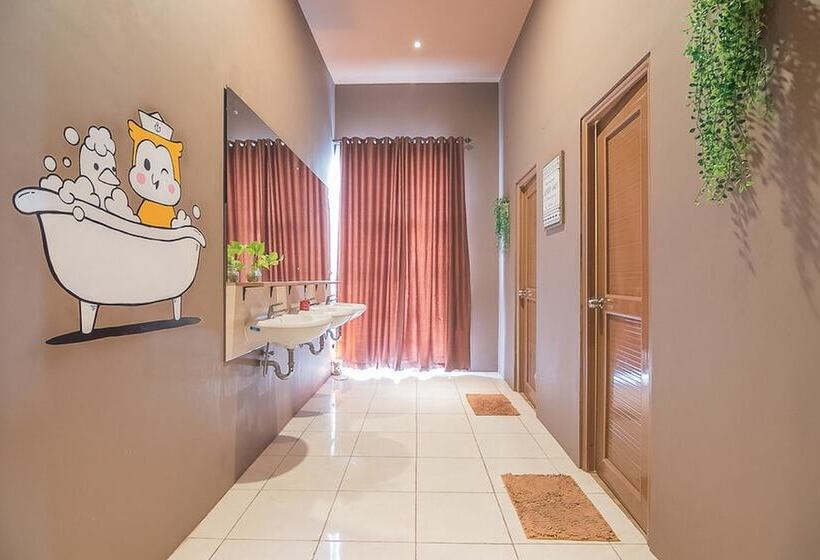 Кровать в Общей Комнате, Reddoorz Hostel @ Grand Pangandaran