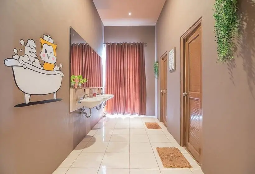 ルームシェアのワンベッド, Reddoorz Hostel @ Grand Pangandaran