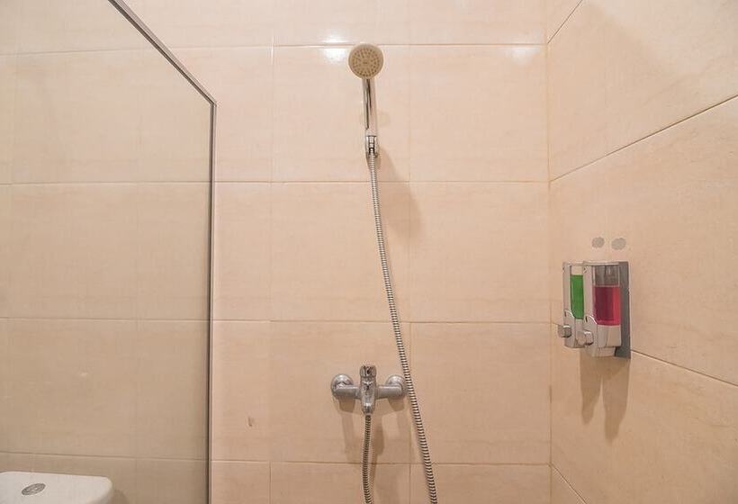 ルームシェアのワンベッド, Reddoorz Hostel @ Grand Pangandaran