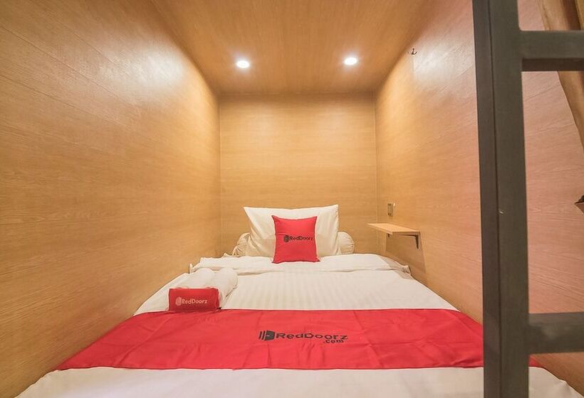 Кровать в Общей Комнате, Reddoorz Hostel @ Grand Pangandaran