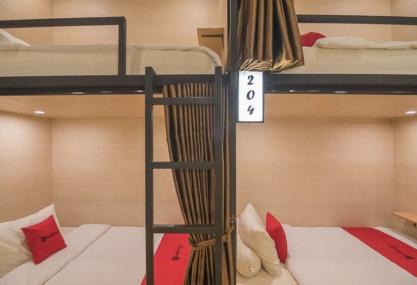 ルームシェアのワンベッド, Reddoorz Hostel @ Grand Pangandaran