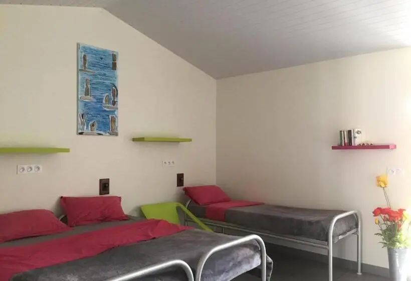 اتاق استاندارد چهار تخته, Auberge De Poé