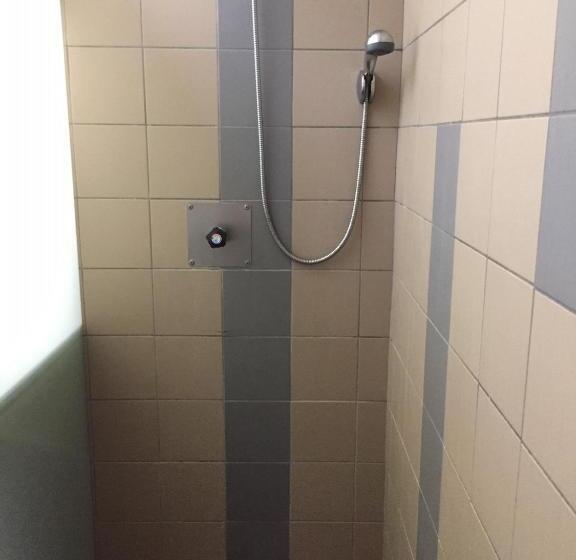 اتاق استاندارد چهار تخته, Auberge De Poé