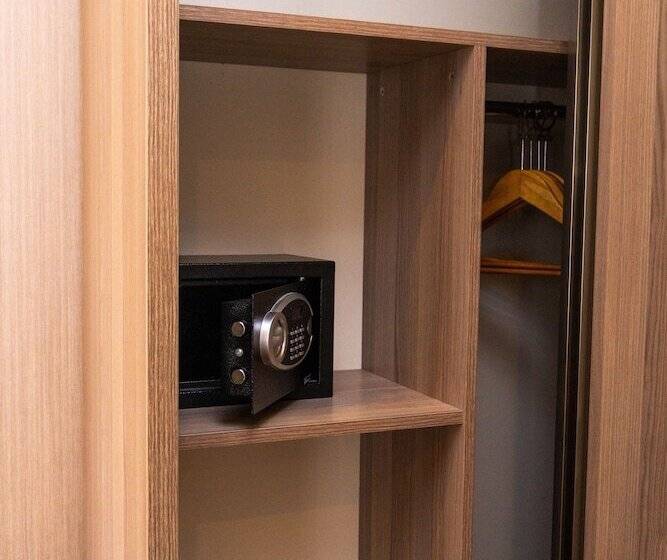 اتاق استاندارد, Grand Midway