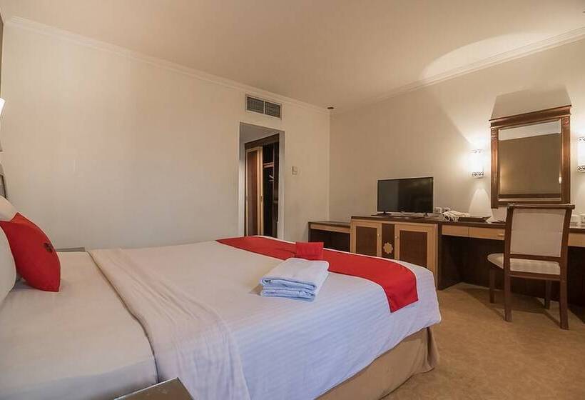 Номер Deluxe, Reddoorz Premium Syariah @ Semarang City Center