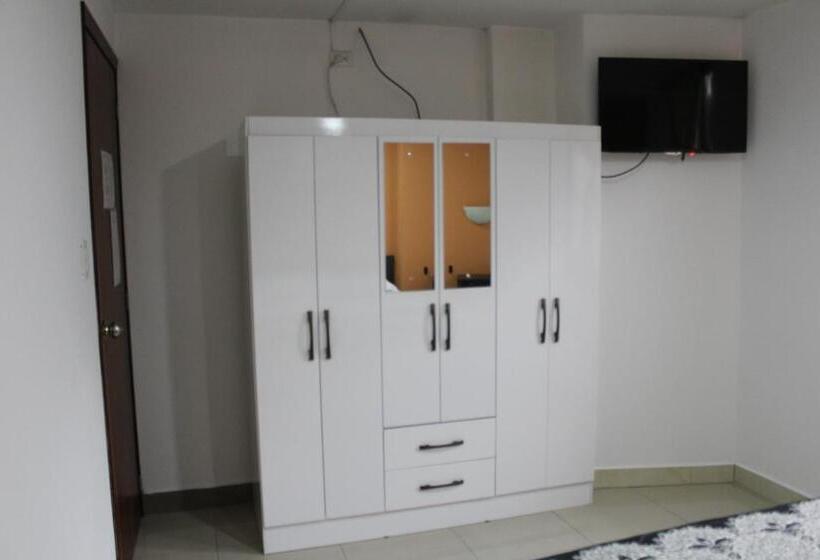 Standard Szoba, Julius Hostal, Desde Las 14 Horas Hasta 12 Del Mediodía