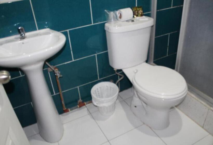 Standard Szoba, Julius Hostal, Desde Las 14 Horas Hasta 12 Del Mediodía