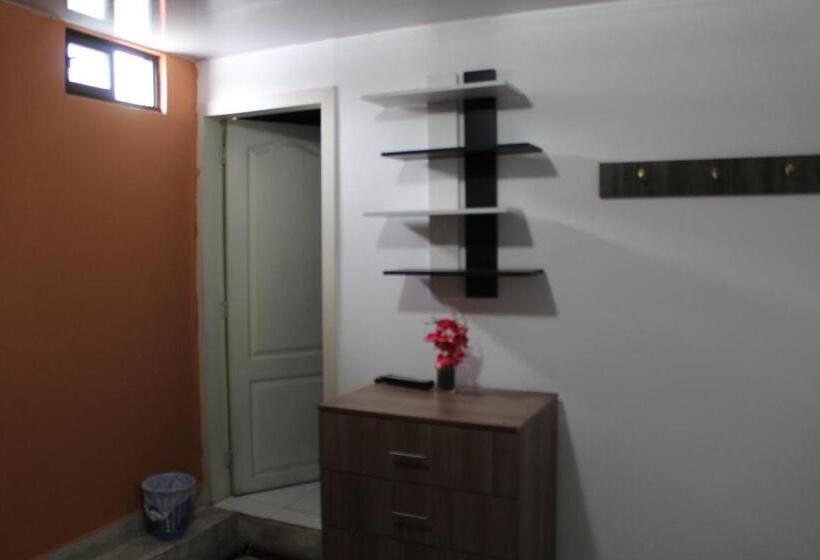 Standard Szoba, Julius Hostal, Desde Las 14 Horas Hasta 12 Del Mediodía