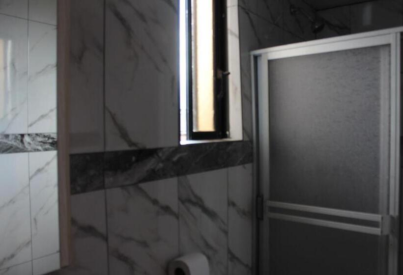 Standard Szoba 2 Franciaággyal, Julius Hostal, Desde Las 14 Horas Hasta 12 Del Mediodía