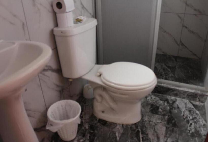 Standard Szoba 2 Franciaággyal, Julius Hostal, Desde Las 14 Horas Hasta 12 Del Mediodía