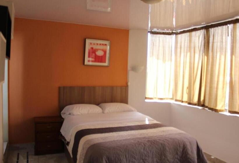 Standard Szoba, Julius Hostal, Desde Las 14 Horas Hasta 12 Del Mediodía