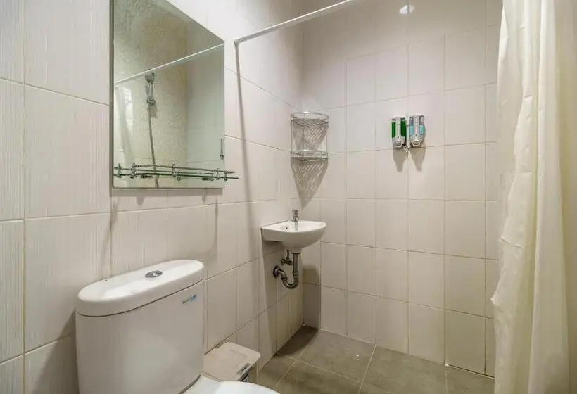 Deluxe Zimmer, Reddoorz Plus Near Exit Toll Puncak 2