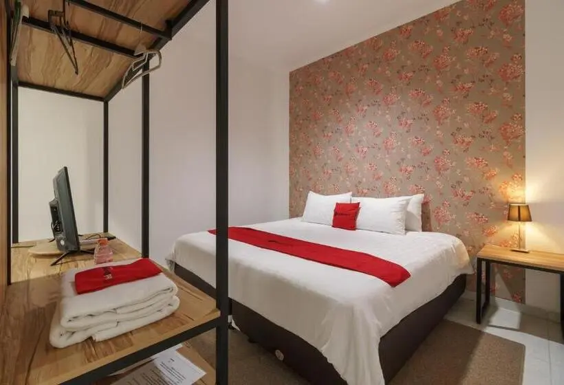 Deluxe Zimmer, Reddoorz Plus Near Exit Toll Puncak 2
