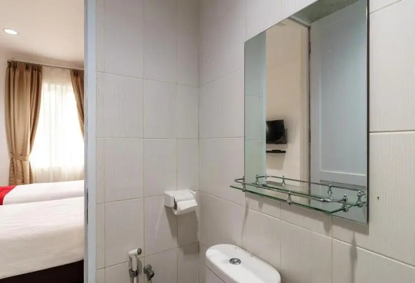 Economy Zimmer, Reddoorz Plus Near Exit Toll Puncak 2