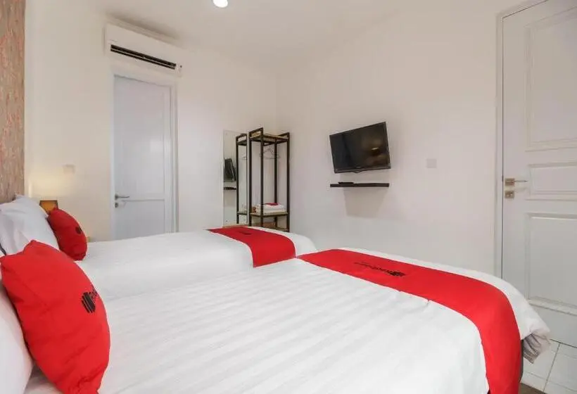 Economy Zimmer, Reddoorz Plus Near Exit Toll Puncak 2