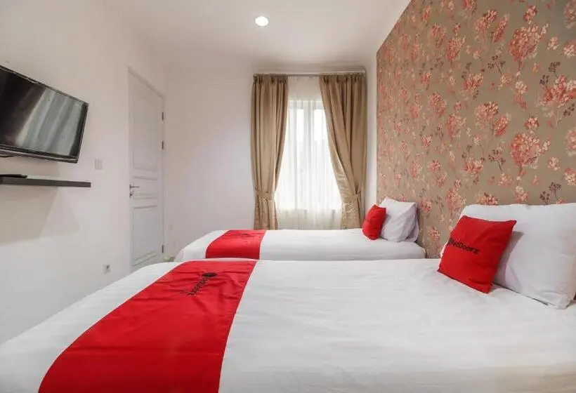 Economy Zimmer, Reddoorz Plus Near Exit Toll Puncak 2