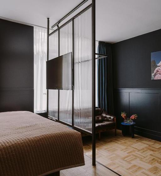 Quarto Triplo Standart, Supernova