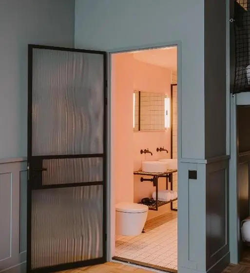 اتاق استاندارد چهار تخته, Supernova