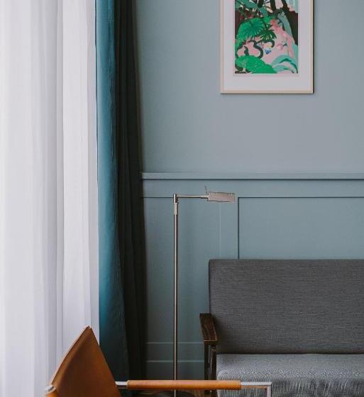 Quarto Quádruplo Standard, Supernova