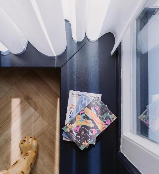 Quarto deluxe, Supernova