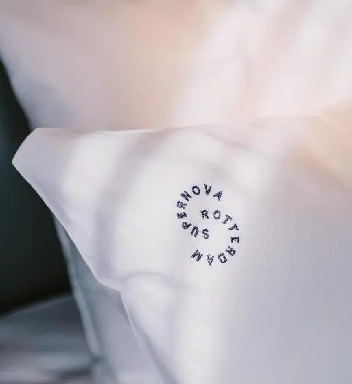 اتاق لوکس با بالکن, Supernova